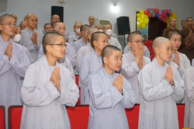 Ngo Chan Tu Education Talent Monk Fund donating in Central region
