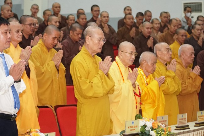 Ngo Chan Tu Education Talent Monk Fund donating in Central region