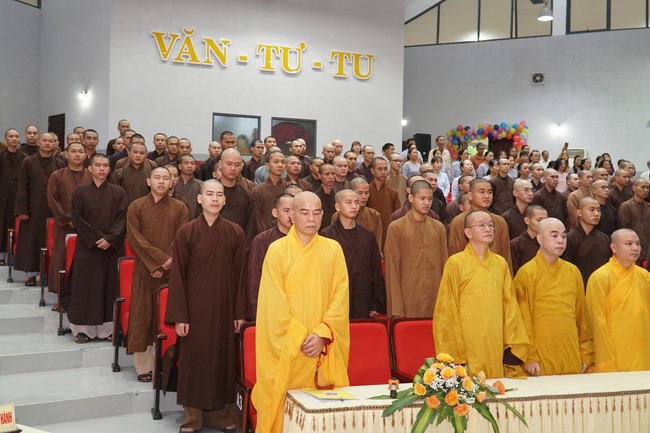 Ngo Chan Tu Education Talent Monk Fund donating in Central region