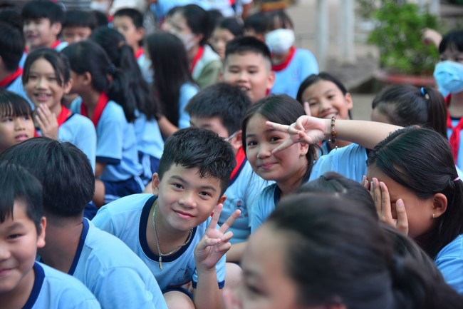 Chùa Quảng Pháp – Tây Ninh: Tặng quà Trung Thu cho các em học sinh