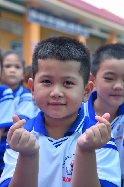 Chùa Quảng Pháp – Tây Ninh: Tặng quà Trung Thu cho các em học sinh
