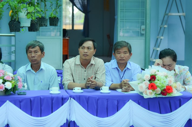 Chùa Quảng Pháp – Tây Ninh: Tặng quà Trung Thu cho các em học sinh