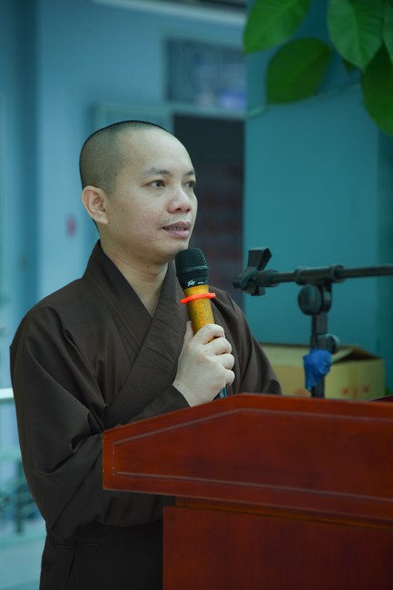 Chùa Quảng Pháp – Tây Ninh: Tặng quà Trung Thu cho các em học sinh