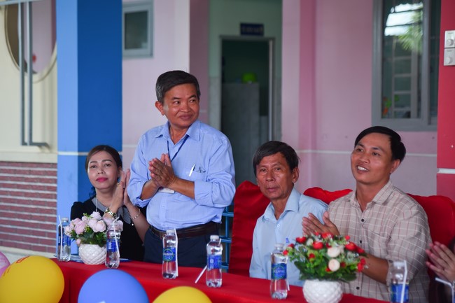 Chùa Quảng Pháp – Tây Ninh: Tặng quà Trung Thu cho các em học sinh