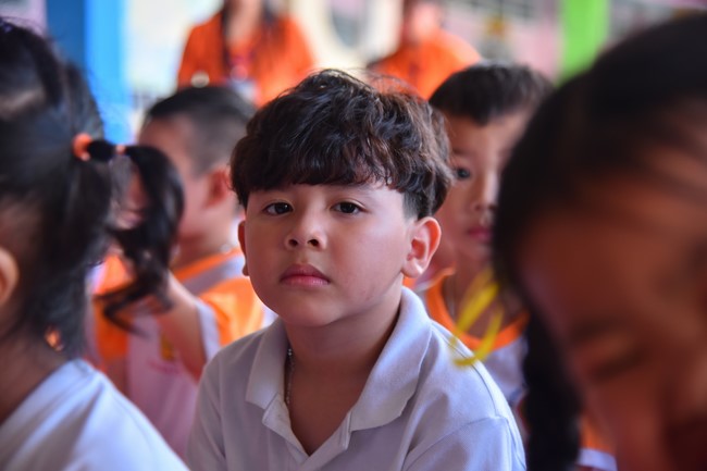 Chùa Quảng Pháp – Tây Ninh: Tặng quà Trung Thu cho các em học sinh