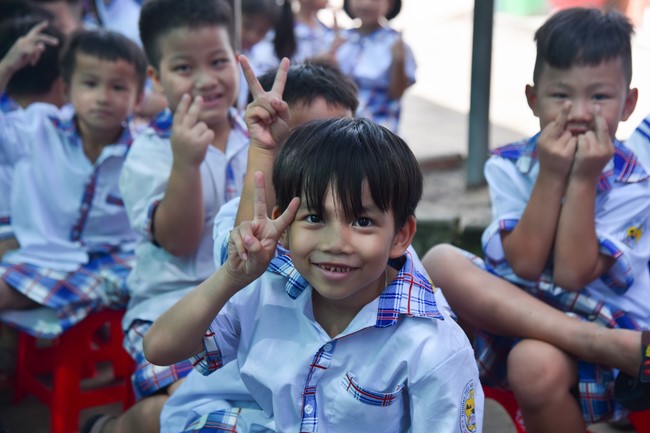 Chùa Quảng Pháp – Tây Ninh: Tặng quà Trung Thu cho các em học sinh