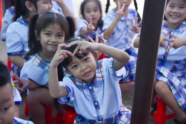 Chùa Quảng Pháp – Tây Ninh: Tặng quà Trung Thu cho các em học sinh