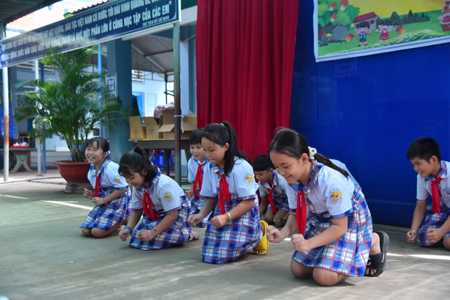 Chùa Quảng Pháp – Tây Ninh: Tặng quà Trung Thu cho các em học sinh