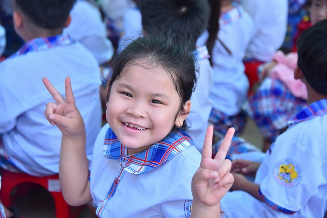 Chùa Quảng Pháp – Tây Ninh: Tặng quà Trung Thu cho các em học sinh