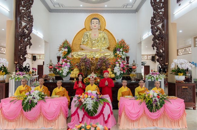 Wedding Ceremony at the pagoda