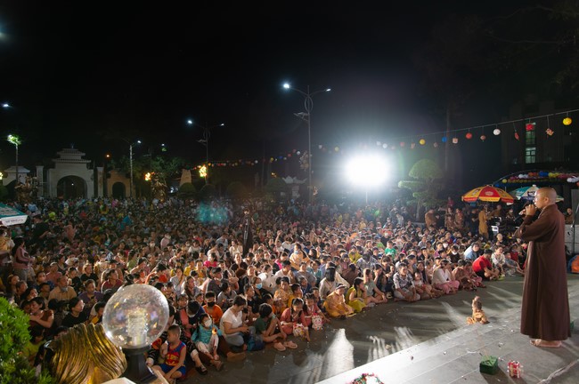 Full-Moon Festival performance program