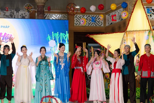 Full-Moon Festival performance program