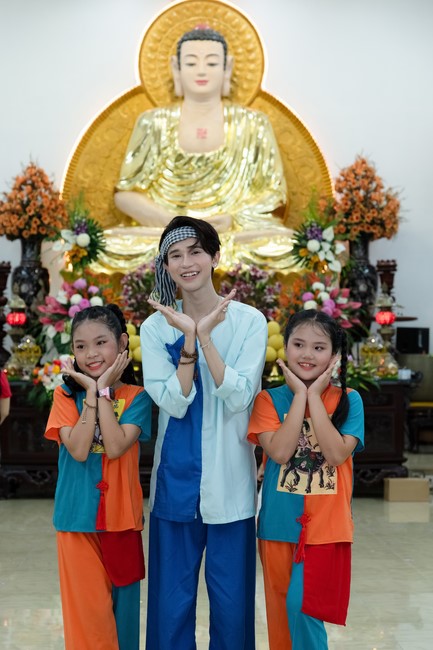 Full-Moon Festival performance program