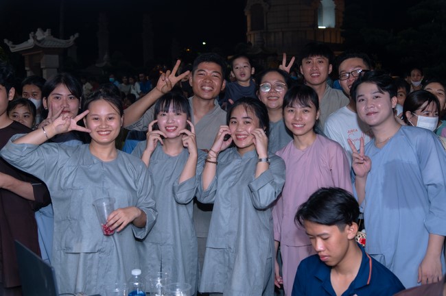 Full-Moon Festival performance program