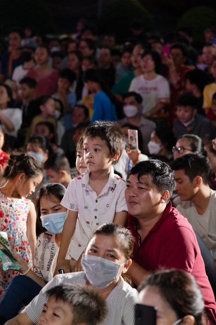 Full-Moon Festival performance program