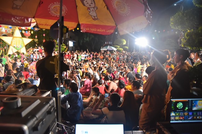 Full-Moon Festival performance program