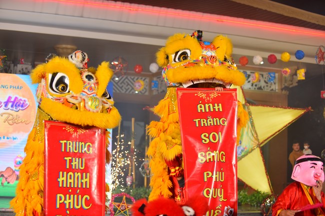 Full-Moon Festival performance program