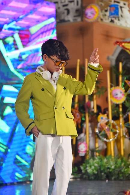 Full-Moon Festival performance program