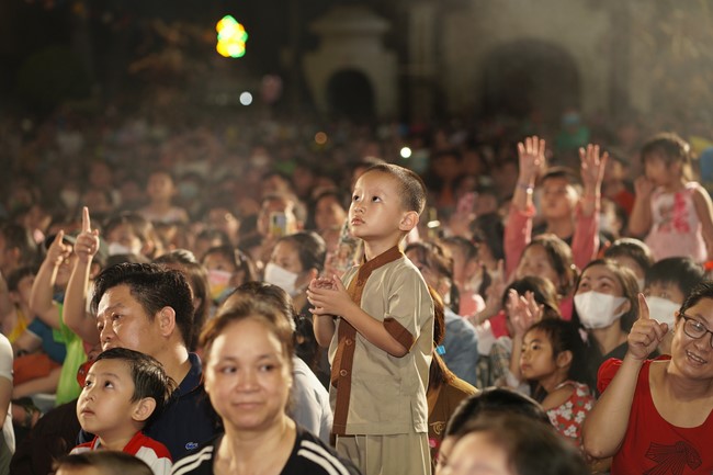 Full-Moon Festival performance program
