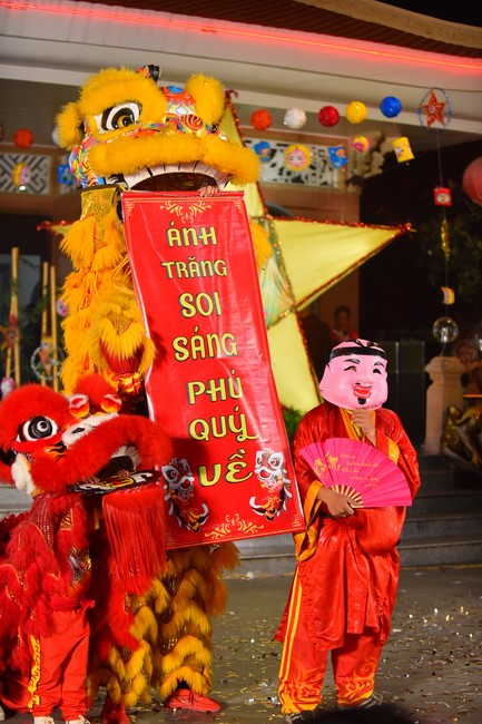 Full-Moon Festival performance program