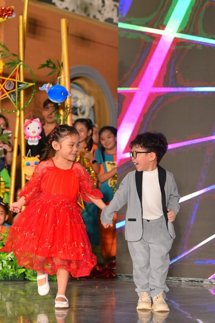 Full-Moon Festival performance program