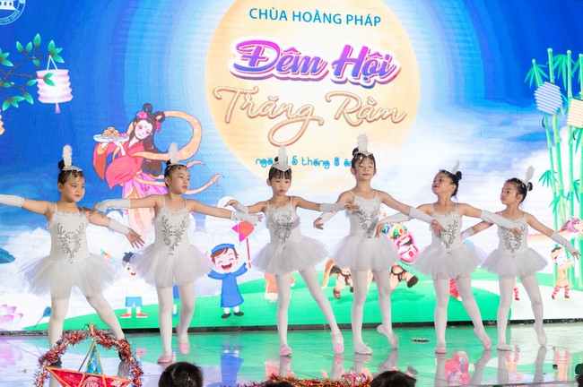 Full-Moon Festival performance program