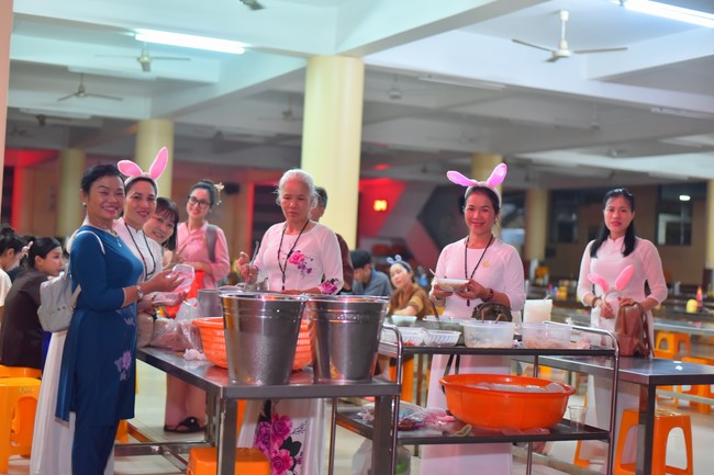 Full-Moon Festival performance program