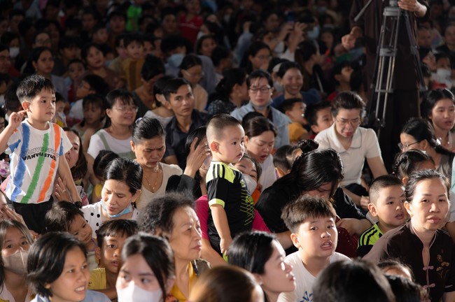 Full-Moon Festival performance program