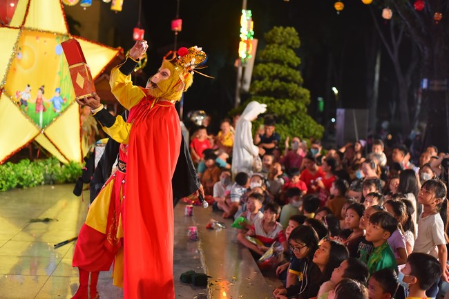 Full-Moon Festival performance program