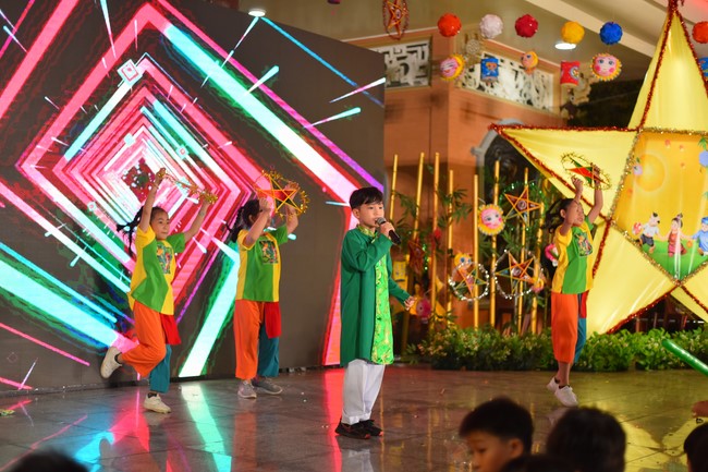 Full-Moon Festival performance program