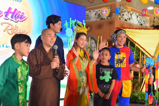 Full-Moon Festival performance program