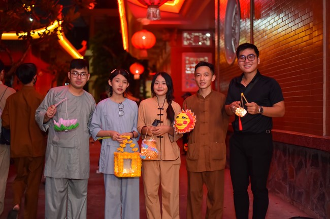 Full-Moon Festival performance program