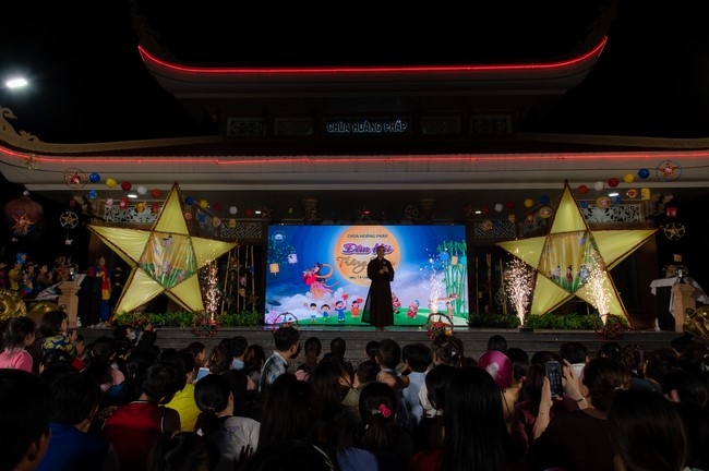 Full-Moon Festival performance program