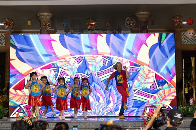 Full-Moon Festival performance program