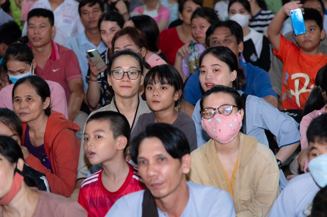 Full-Moon Festival performance program