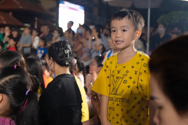 Full-Moon Festival performance program