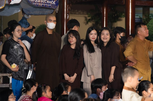 Full-Moon Festival performance program