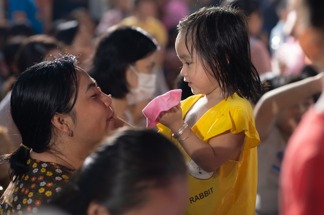 Full-Moon Festival performance program