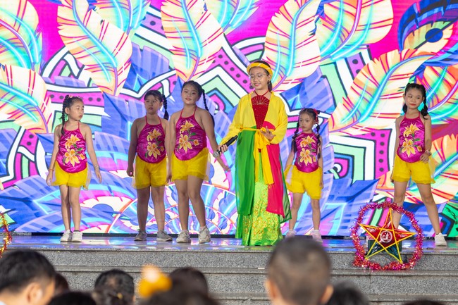Full-Moon Festival performance program