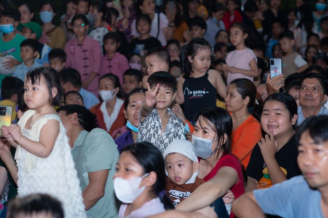 Full-Moon Festival performance program