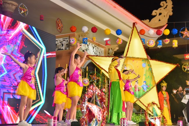 Full-Moon Festival performance program