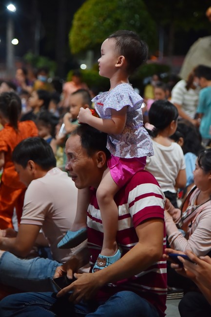 Full-Moon Festival performance program