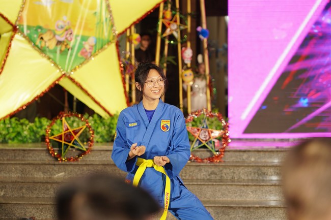 Full-Moon Festival performance program