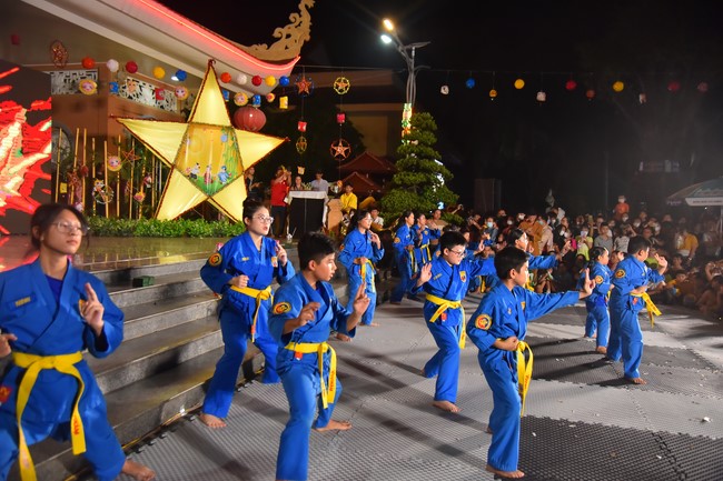 Full-Moon Festival performance program