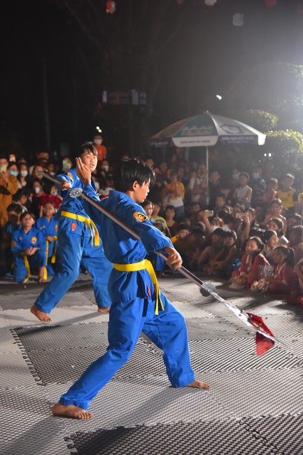 Full-Moon Festival performance program