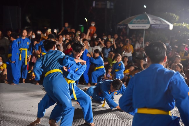 Full-Moon Festival performance program