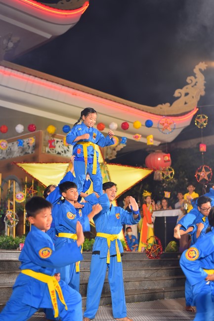 Full-Moon Festival performance program