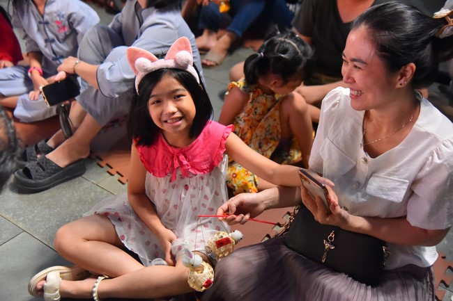 Full-Moon Festival performance program