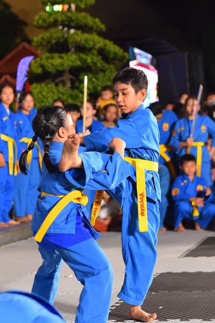 Full-Moon Festival performance program