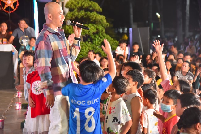 Full-Moon Festival performance program